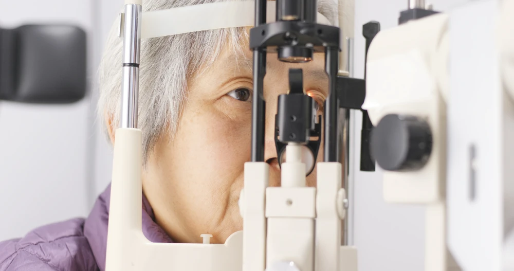 Ophthalmologist performing a comprehensive eye examination on a woman.